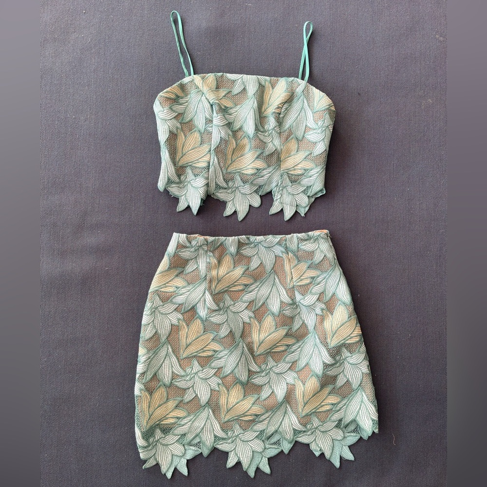 Elliatt Roosevelt top and skirt set in floral mint, Small, NWT